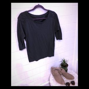 🌺 SALE 2/$12 3/$15 black top with lace detailing